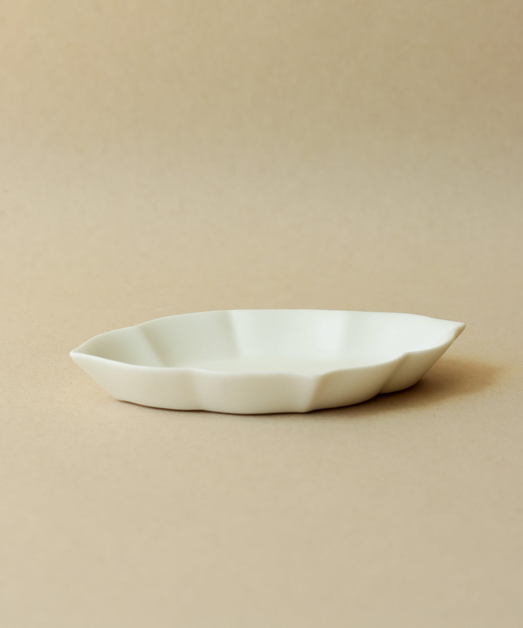 Water Chestnut Plate Matte White