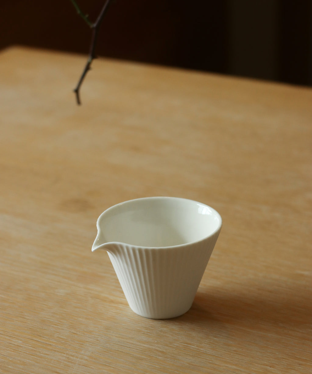 "Leaf" Gaiwan Set glaze detail, matte shuangbai white surface, Jingdezhen porcelain
