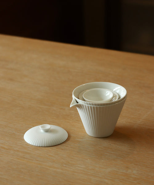 "Leaf" Gaiwan Set stacked, travel set with gaiwan pitcher and cups, Nandao Studio, Jingdezhen