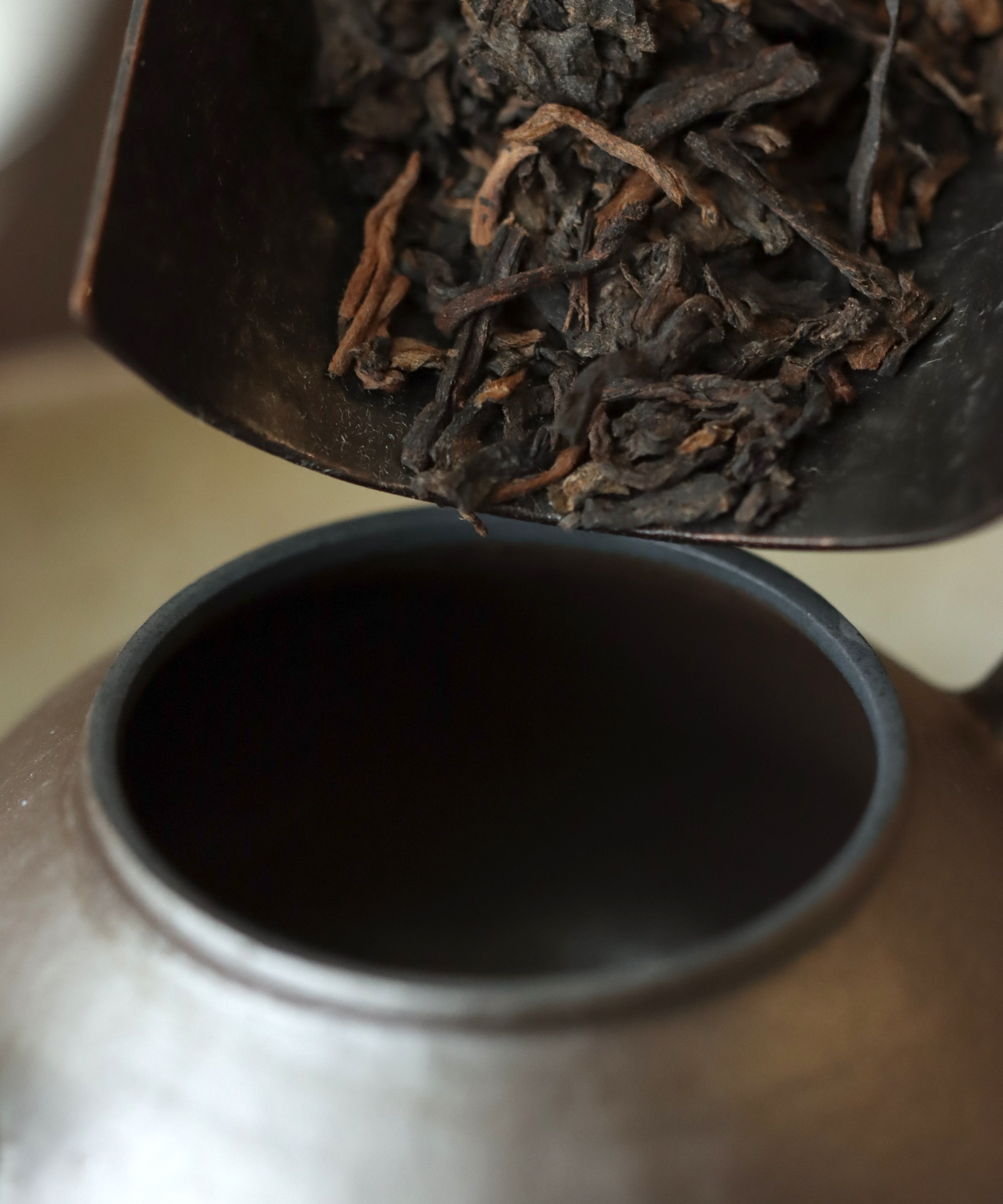 Essence of Lincang liquor — ripe pu'erh with glutinous rice, moist earth, and jujube date notes