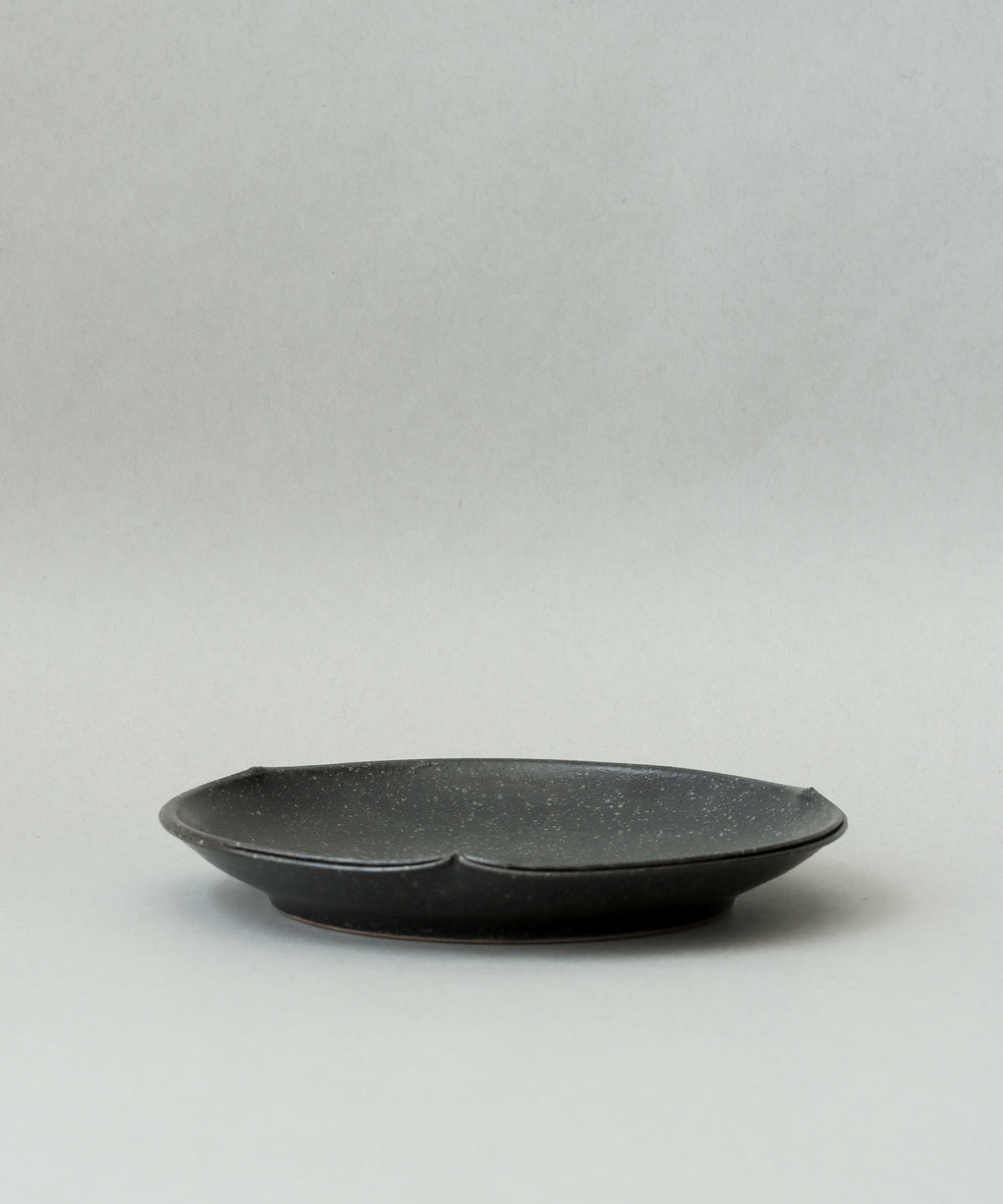 Plate No. 17 side view, handcrafted form, Wang Xinghua, Jingdezhen porcelain