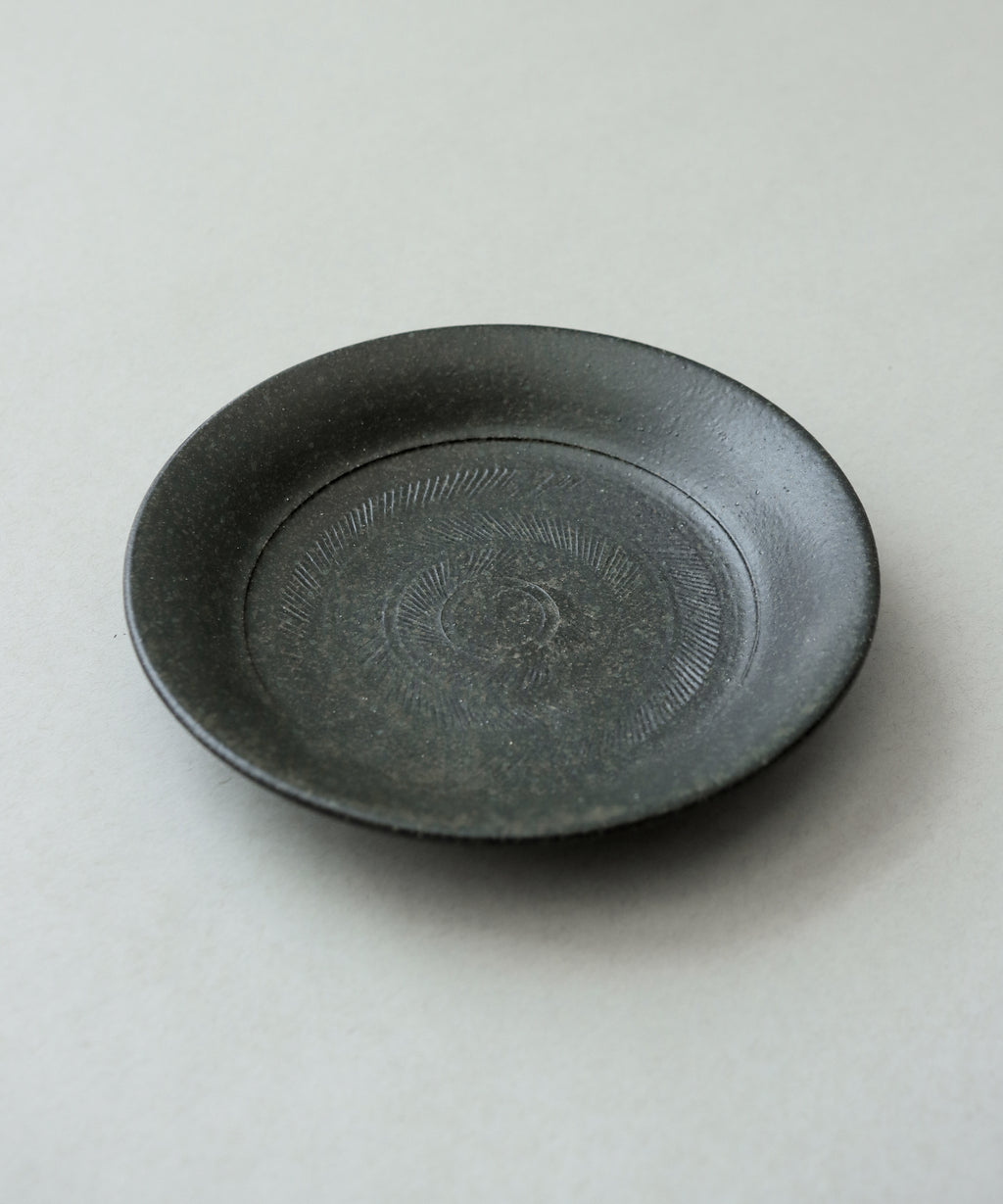 Plate No. 14 side view, handcrafted form, Wang Xinghua, Jingdezhen porcelain