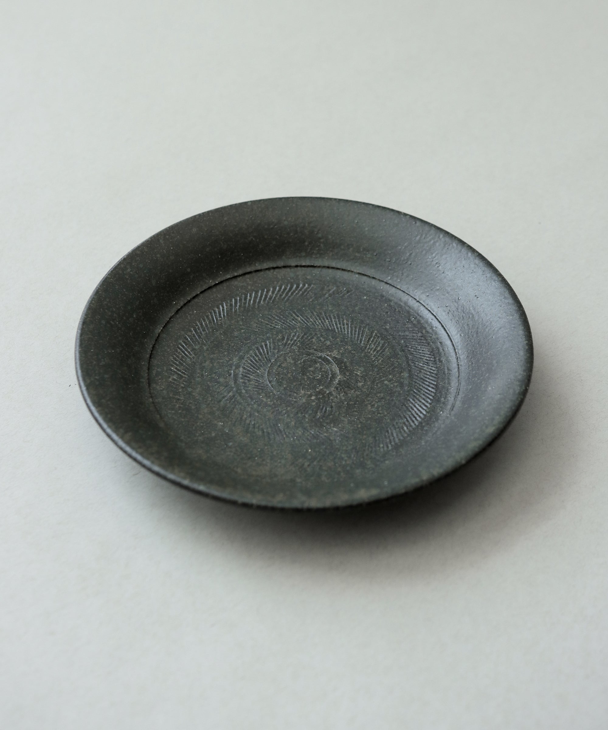 Plate No. 14 side view, handcrafted form, Wang Xinghua, Jingdezhen porcelain