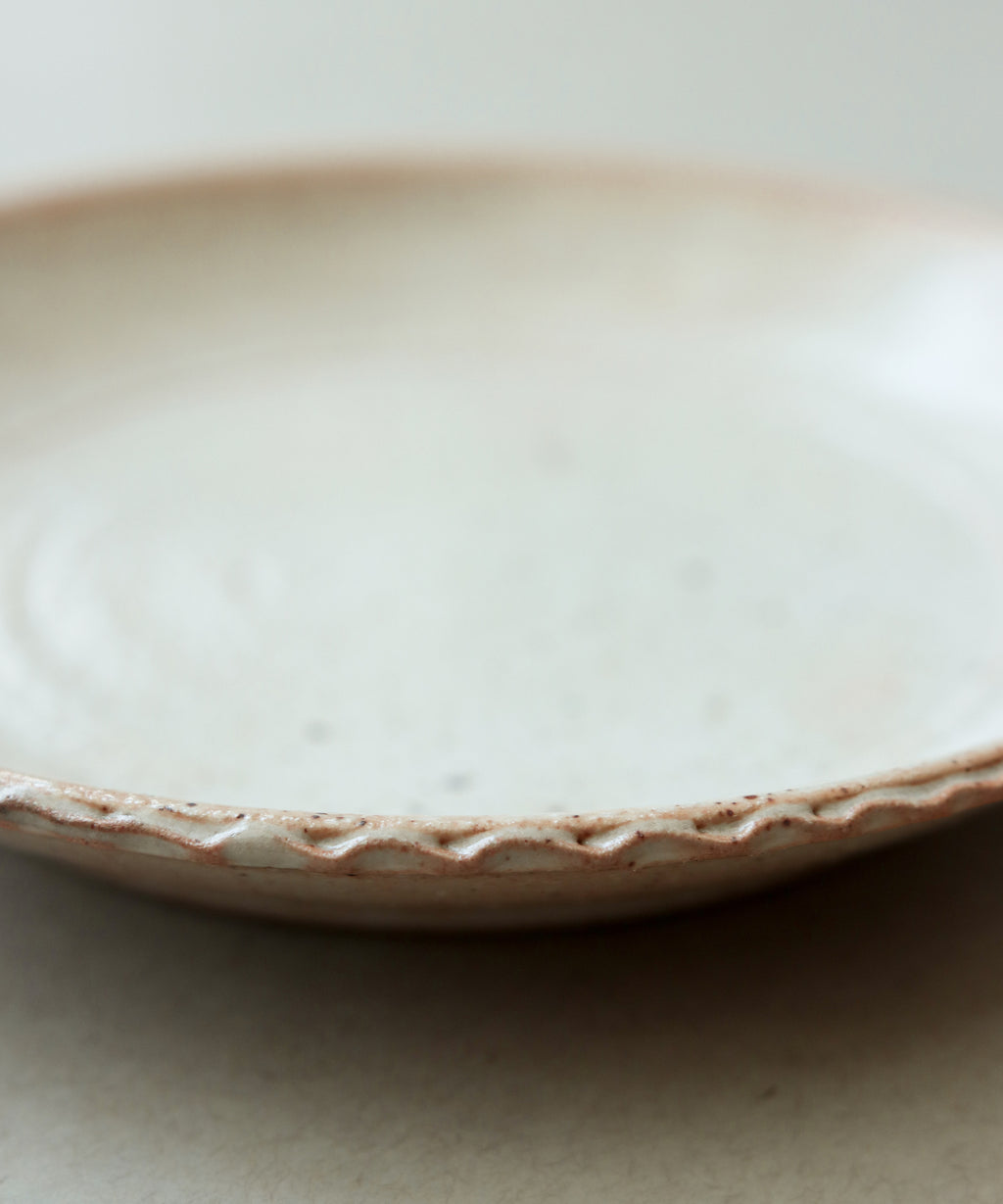 Plate No. 15 side view, handcrafted form, Wang Xinghua, Jingdezhen porcelain