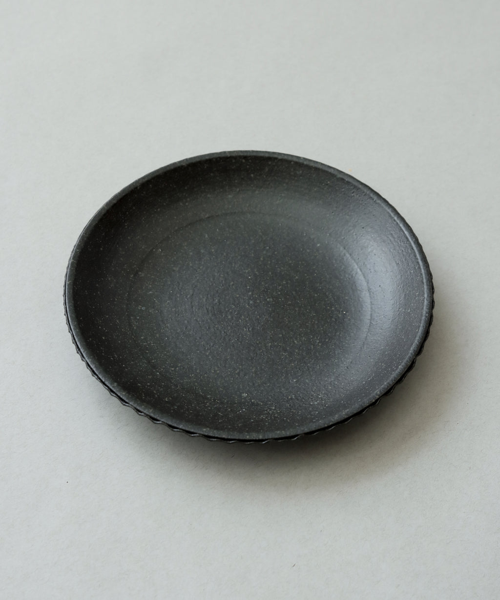 Plate No. 16 side view, handcrafted form, Wang Xinghua, Jingdezhen porcelain