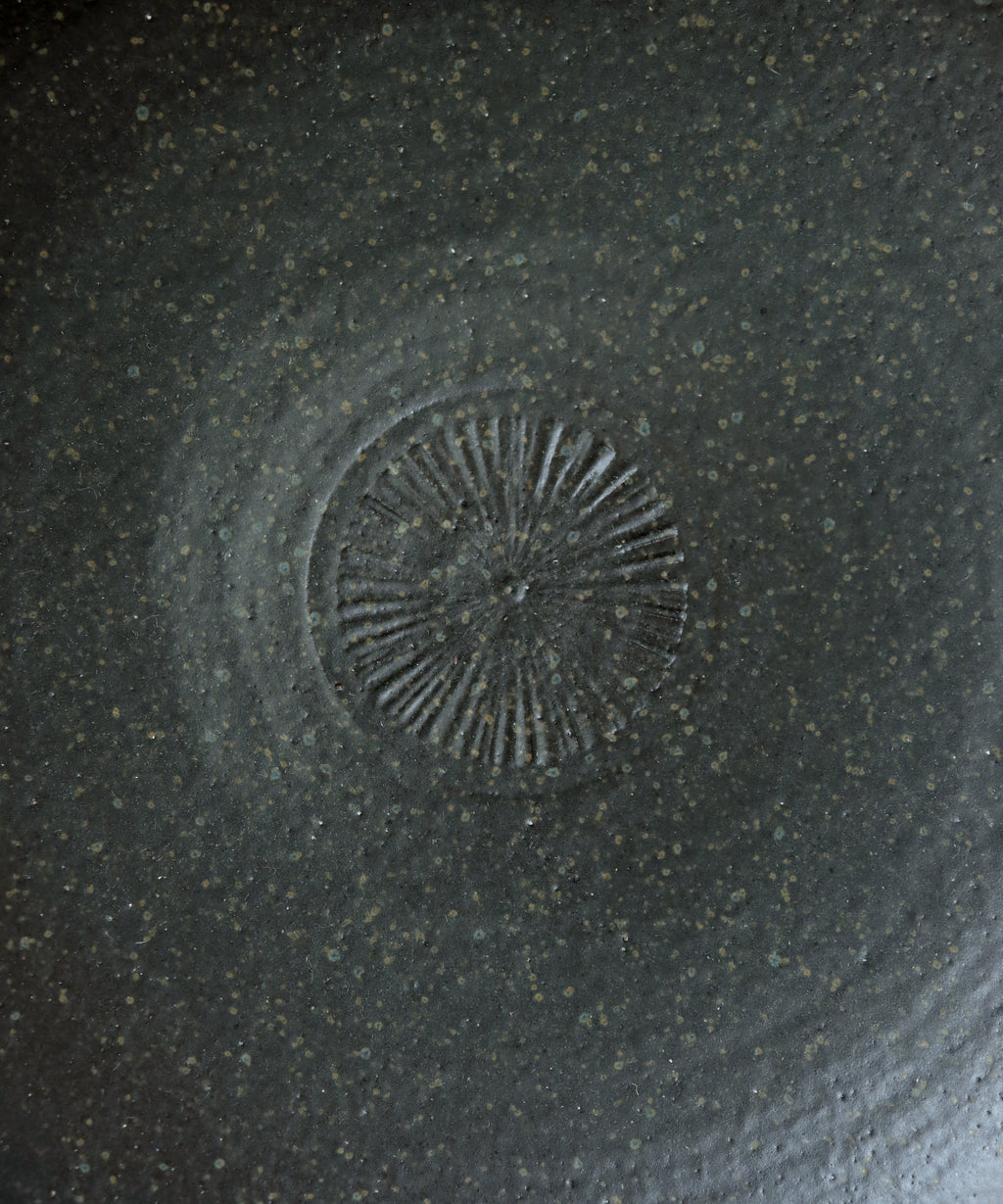 Plate No. 17 underside, unglazed base, Jingdezhen clay body, Wang Xinghua