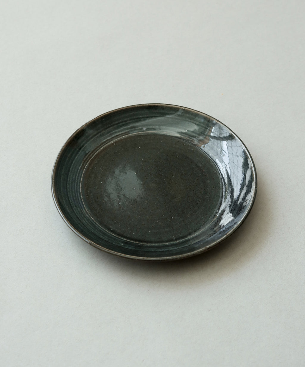 Plate No. 18 side view, handcrafted form, Wang Xinghua, Jingdezhen porcelain