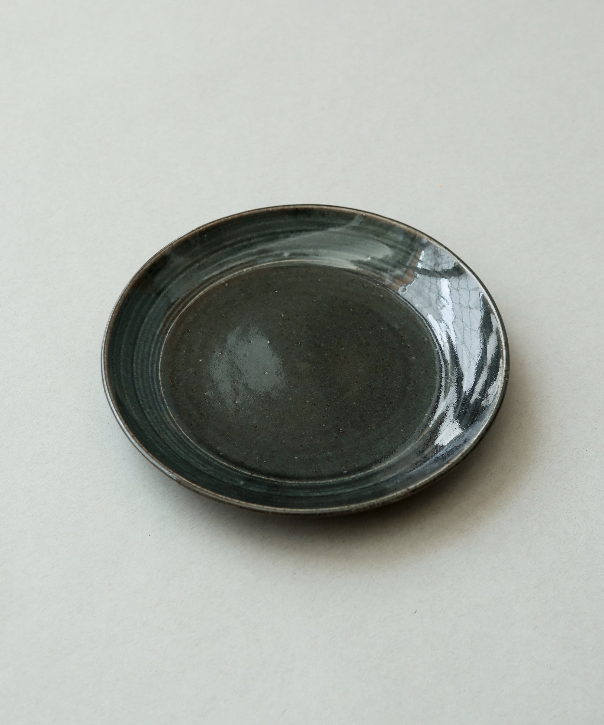 Plate No. 18 side view, handcrafted form, Wang Xinghua, Jingdezhen porcelain