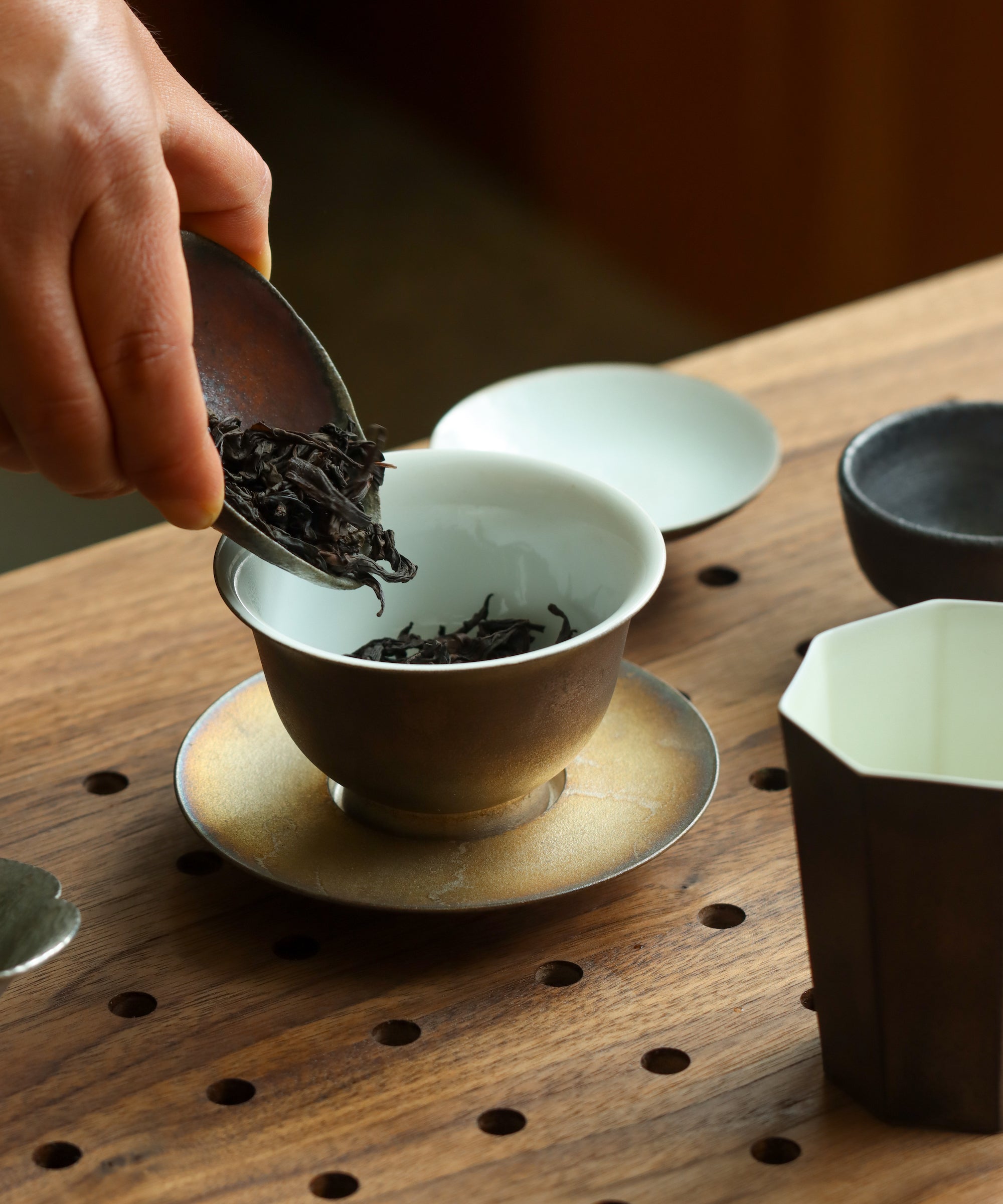 Brewing Rougui Shuiliandong — 5 rounds charcoal roasting over 4 months, true cliff Wuyi oolong