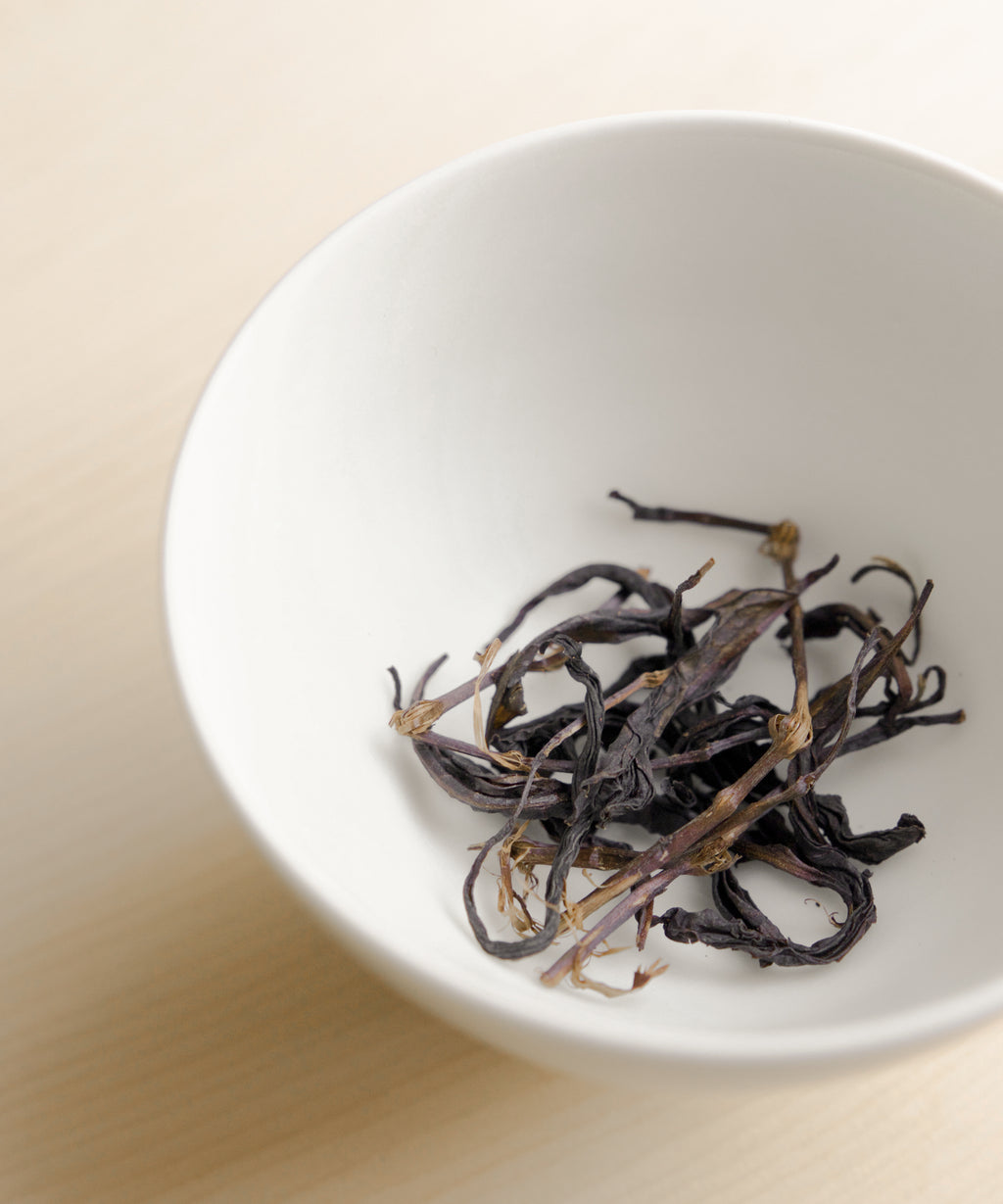 Wild Honeybush Black dry leaves — twice charcoal roasted black tea at 4000 ft, Zhenghe, Fujian