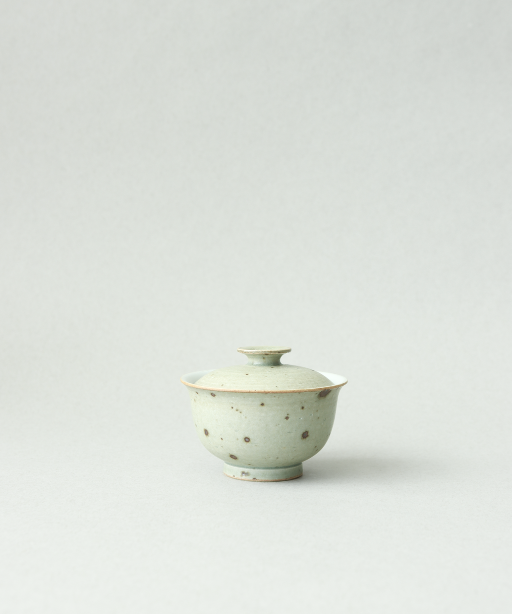 Green Celadon Gaiwan Type III, handcrafted gaiwan by Wang Xinghua, Jingdezhen, matte green celadon glaze