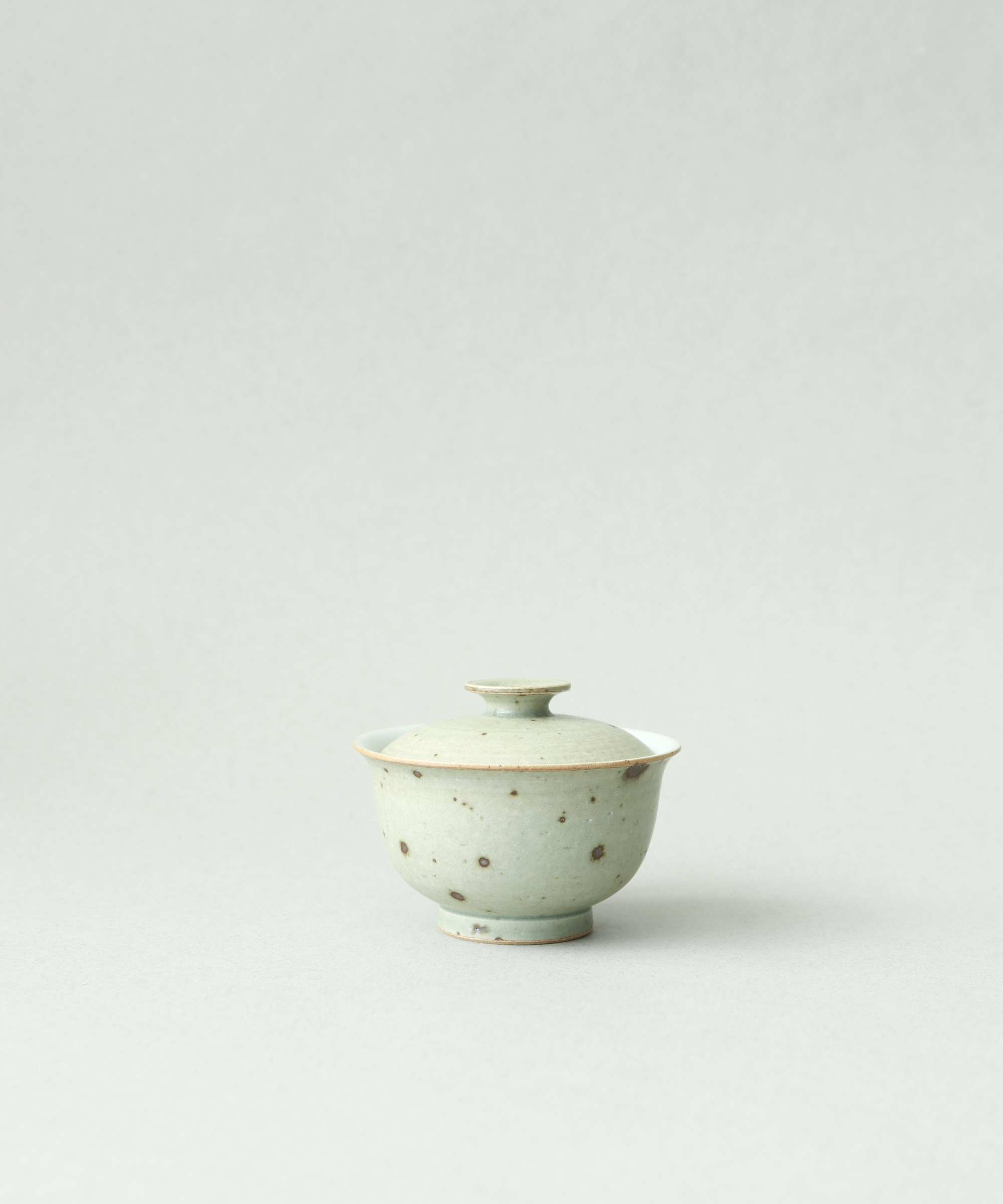 Green Celadon Gaiwan Type III, handcrafted gaiwan by Wang Xinghua, Jingdezhen, matte green celadon glaze